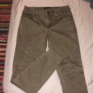 only used once! Size 2 but fit like a 4